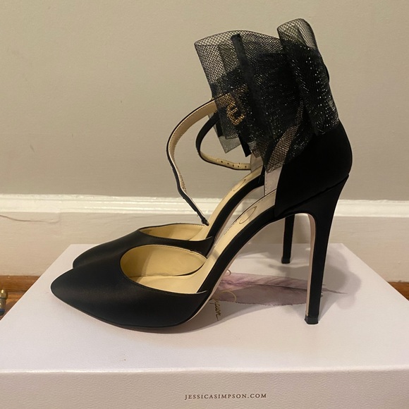 Jessica Simpson Heels with bow with the original box. - Picture 5 of 11